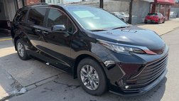 2025 Toyota Sienna XLE FWD 8-Passenger (Natl)