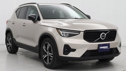 2023 Volvo XC40 B5 Plus Dark Theme