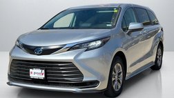 2022 Toyota Sienna LE 8-Passenger