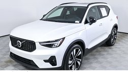 2025 Volvo XC40 B5 Plus Dark Theme