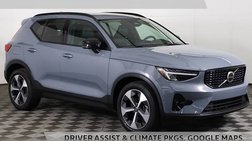 2023 Volvo XC40 B5 Plus Dark Theme