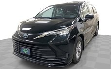 2022 Toyota Sienna LE 8-Passenger