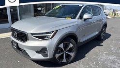 2025 Volvo XC40 B5 Plus Bright Theme