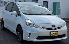 2013 Toyota Prius v Five