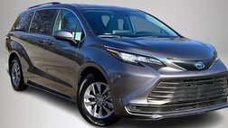 2022 Toyota Sienna LE 8-Passenger