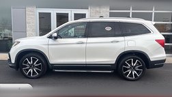 2019 Honda Pilot Touring w/Rear Captain's Chairs