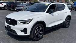 2024 Volvo XC40 B5 Core Dark Theme