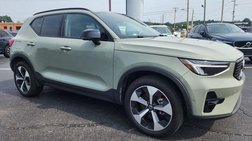 2024 Volvo XC40 B5 Plus Dark Theme