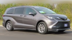 2022 Toyota Sienna LE 8-Passenger