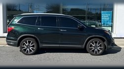 2021 Honda Pilot Touring w/Rear Captain's Chairs