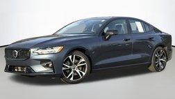 2024 Volvo S60 B5 Core Dark Theme
