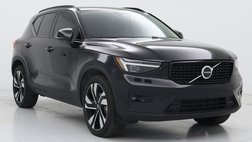 2025 Volvo XC40 B5 Plus Dark Theme