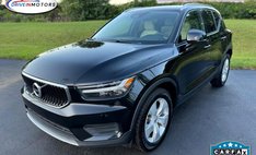 2022 Volvo XC40 T5 Momentum
