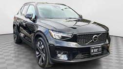 2023 Volvo XC40 B5 Plus Dark Theme
