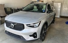 2023 Volvo XC40 B5 Plus Dark Theme