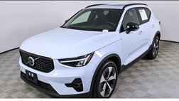 2025 Volvo XC40 B5 Plus Dark Theme