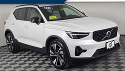2023 Volvo XC40 B5 Ultimate Dark Theme