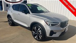 2025 Volvo XC40 B5 Plus Dark Theme
