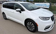 2023 Chrysler Pacifica Hybrid Touring L