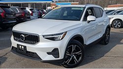 2025 Volvo XC40 B5 Core Bright Theme