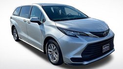 2023 Toyota Sienna LE 8-Passenger