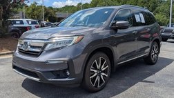 2022 Honda Pilot Touring w/Rear Captain's Chairs
