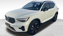 2025 Volvo XC40 B5 Plus Dark Theme