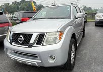 2010 Nissan Pathfinder LE