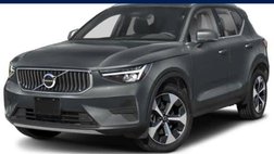2024 Volvo XC40 B5 Core Dark Theme