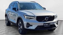2023 Volvo XC40 B5 Plus Dark Theme