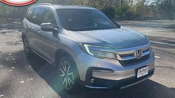 2020 Honda Pilot Touring w/Rear Captain's Chairs