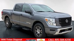 2023 Nissan Titan SV