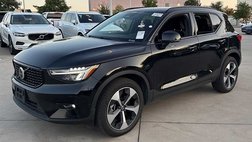 2025 Volvo XC40 B5 Plus Dark Theme