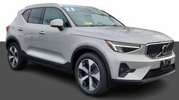 2023 Volvo XC40 B5 Plus Bright Theme
