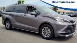 2022 Toyota Sienna LE 8-Passenger