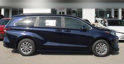 2025 Toyota Sienna LE 8-Passenger