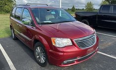 2014 Chrysler Town and Country Touring-L