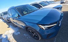 2025 Volvo XC40 B5 Core Bright Theme