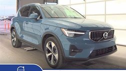 2025 Volvo XC40 B5 Plus Bright Theme