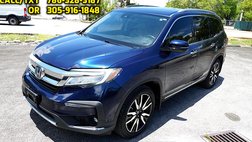 2022 Honda Pilot Touring w/Rear Captain's Chairs