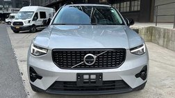 2025 Volvo XC40 B5 Plus Dark Theme