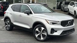 2025 Volvo XC40 B5 Plus Dark Theme