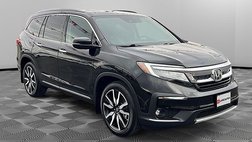 2022 Honda Pilot Touring w/Rear Captain's Chairs