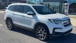 2020 Honda Pilot Touring w/Rear Captain's Chairs