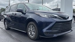 2022 Toyota Sienna LE 8-Passenger