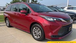 2022 Toyota Sienna LE 8-Passenger