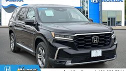 2023 Honda Pilot EX-L w/Rear Captain's Chairs