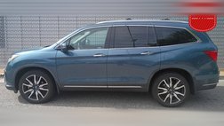 2019 Honda Pilot Touring w/Rear Captain's Chairs