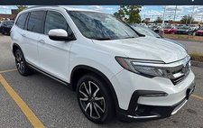 2021 Honda Pilot Touring w/Rear Captain's Chairs