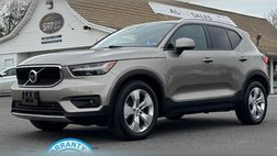 2022 Volvo XC40 T4 Momentum